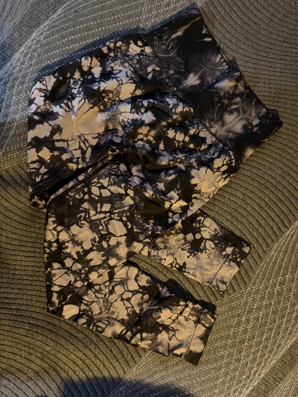 Amazon Black and Cream Tie-Dye Leggings